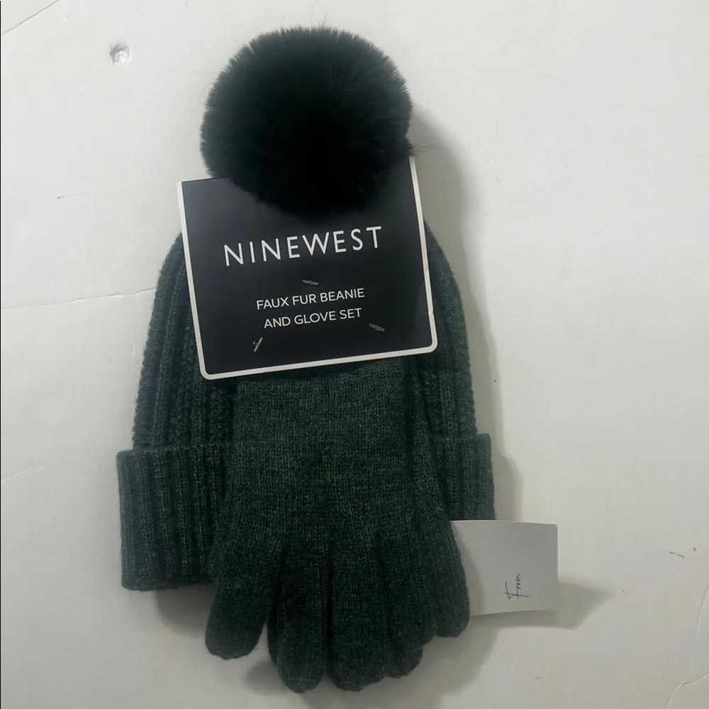 Vince Camuto & Nine West Blush Faux Fur‎ Beanie & Glove Set ONE SIZE